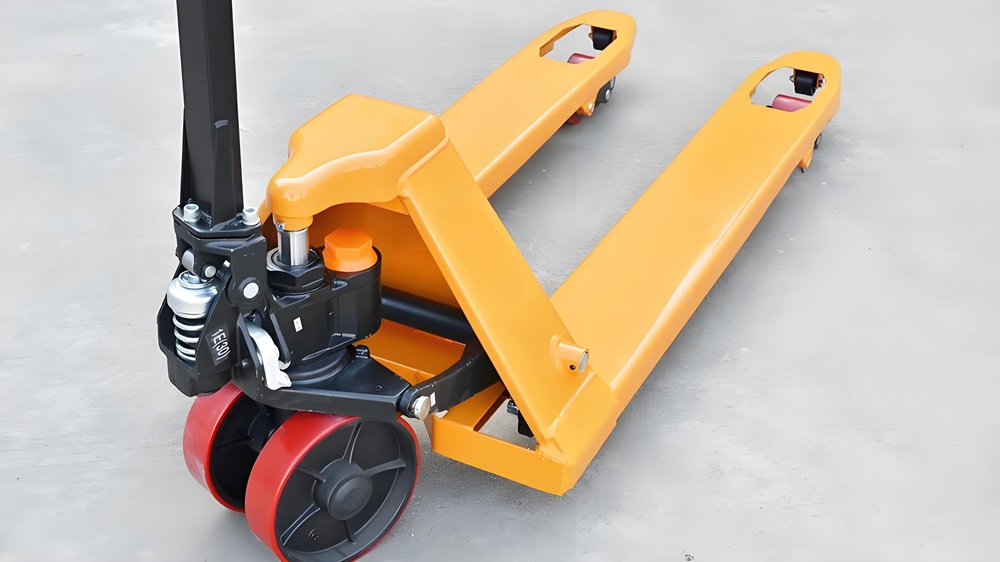 手動(dòng)液壓托盤搬運(yùn)車哪家好，獵鷹品牌非常巧